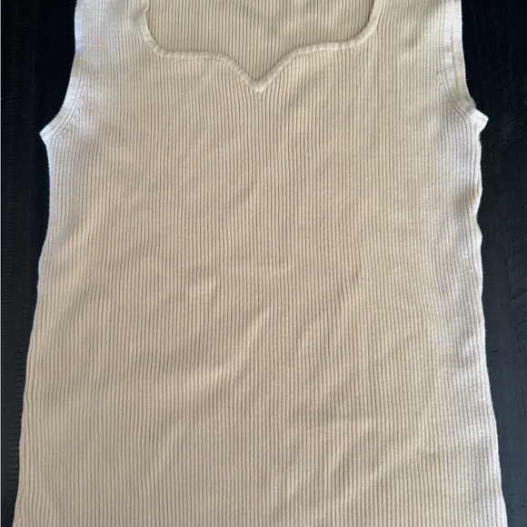 T Tahari Tops - Tahari Size M Ribbed Tank Top